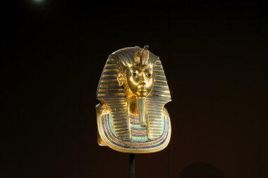 Die berühmte goldene Totenmaske des Tutanchamun – Symbol ewiger Schönheit und Macht des jungen Pharaos.